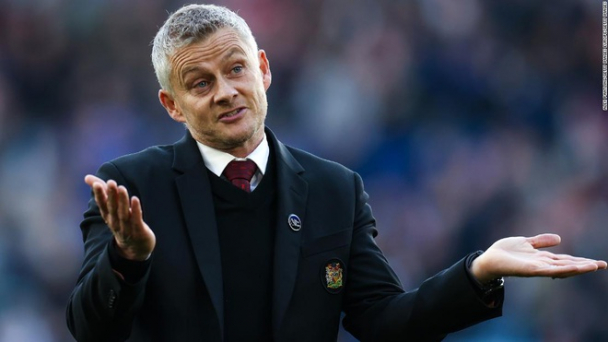 Ole Gunnar Solskjaer chưa bị sa thải dù M.U thua bạc nhược