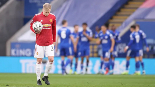 Donny Van de Beek đã chơi trận cuối ở Man United?