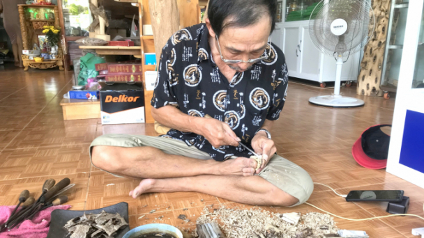 Độc đáo nghề xoi xỉa trầm