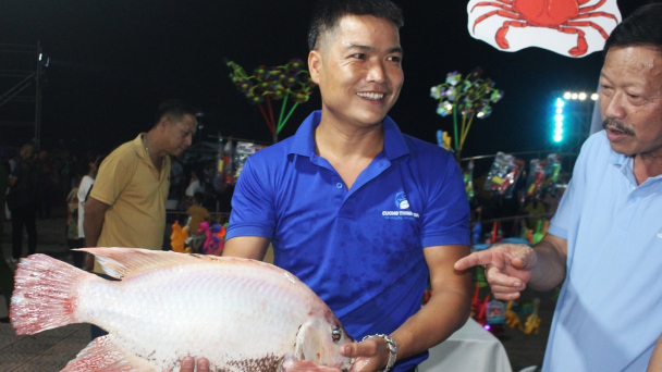 Khai mạc lễ hội cá tôm sông Đà tỉnh Hòa Bình lần thứ nhất