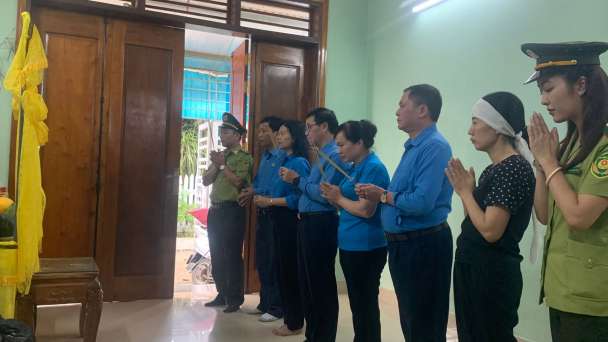 Thăm hỏi các gia đình cán bộ kiểm lâm hy sinh và bị thương khi chữa cháy rừng Tây Côn Lĩnh