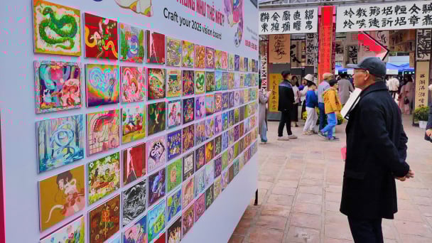 Đầu năm Ất Tỵ, xem tranh 'Vẽ Con Rắn'