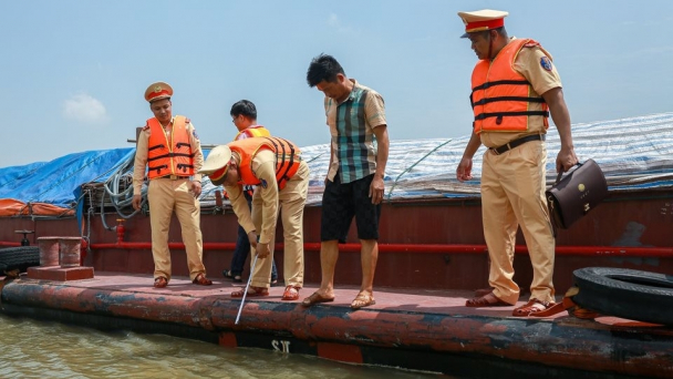 Hà Nội: 5 tháng, xử lý hơn 1.000 vi phạm trên các tuyến sông
