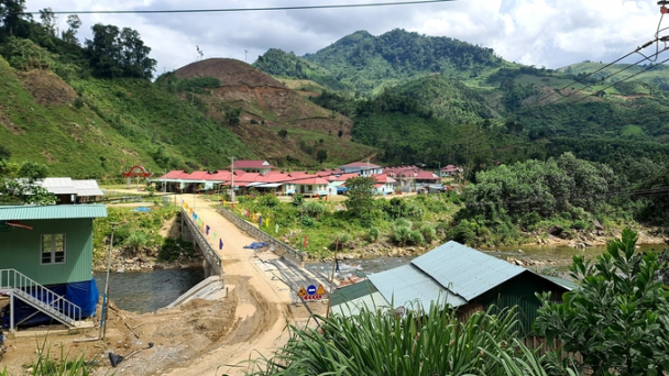 Ổn định nơi ở, tạo sinh kế cho người dân vùng sạt lở