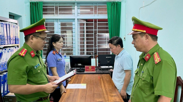 Bắt tạm giam nguyên Tổng Giám đốc một công ty vì hành vi hủy hoại rừng