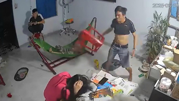 Làm rõ vụ việc anh trai đánh em gái gây xôn xao mạng xã hội