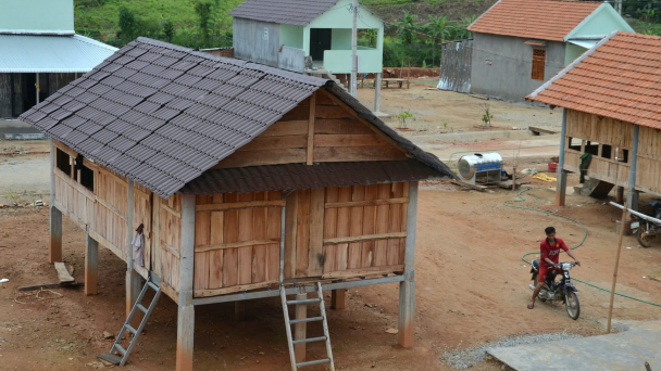 Thiếu hụt y tế, việc làm vẫn nổi bật ở hộ nghèo của tỉnh Quảng Ngãi
