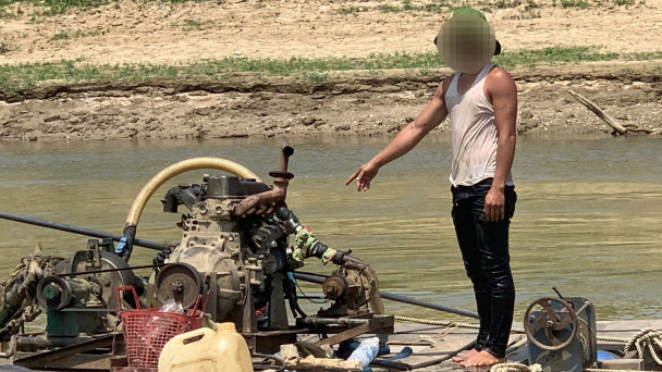 Bắt quả tang hai đối tượng khai thác cát trái phép