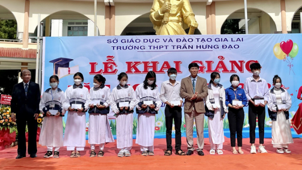 Trên 400 ngàn học sinh tỉnh Gia Lai hân hoan dự lễ khai giảng