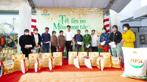 Phân bón Cà Mau đem 'Tết ấm no - Mùa sung túc' tới người nghèo