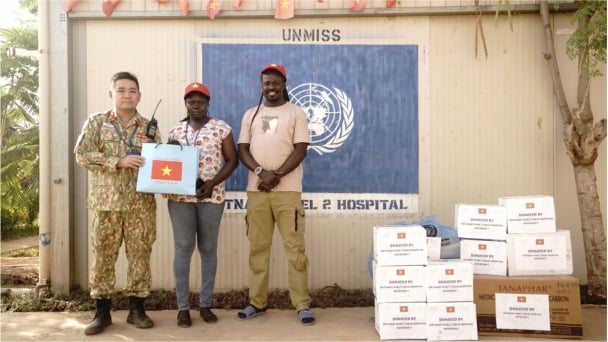 Quân y Việt Nam tại Nam Sudan tặng nhiều vật tư y tế nhân Ngày Quốc tế Hộ sinh