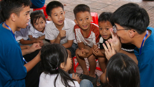 Những tấm lòng trao sách, gom nụ cười