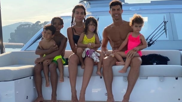 Ronaldo sắm du thuyền trăm tỷ ăn mừng vô địch Seria A