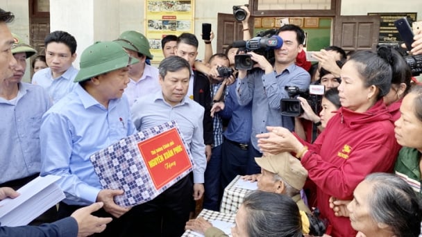 Phải tính toán lại việc phát triển thủy điện, trồng rừng phủ xanh đồi trọc