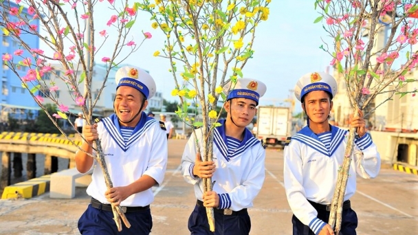 Vùng 2 Hải quân lên đường chúc tết nhà giàn DK1 và huyện Côn Đảo