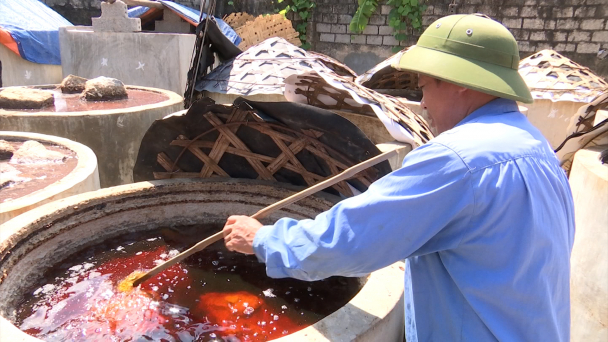 Sản xuất nước mắm kiếm hàng trăm triệu mỗi năm