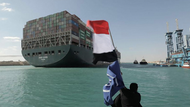 Tổng chi phí giải cứu kênh đào Suez lên tới 1 tỷ USD