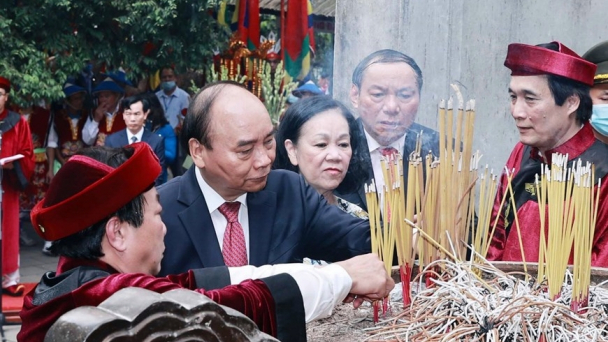 Chủ tịch nước dâng hương tưởng niệm các Vua Hùng