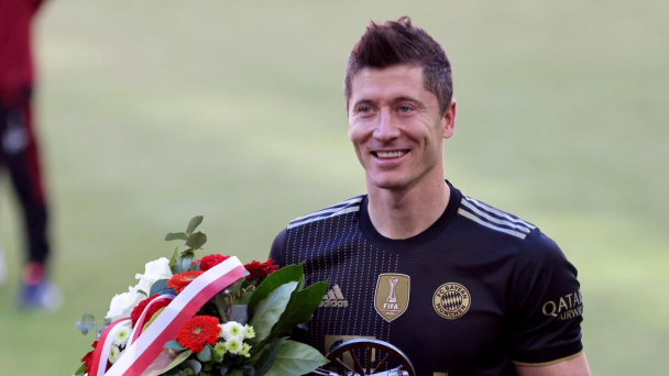Robert Lewandowski xô đổ kỷ lục nửa thế kỷ tại Bundesliga