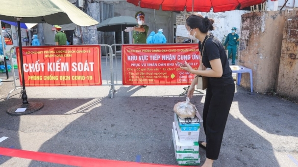 Lập chốt, chuyển lương thực cho hàng chục ngàn hộ dân bị phong tỏa