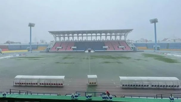 Mưa lớn ảnh hưởng đến lịch thi đấu bóng đá nữ như thế nào?