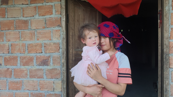 Đi giữa mùa hoa