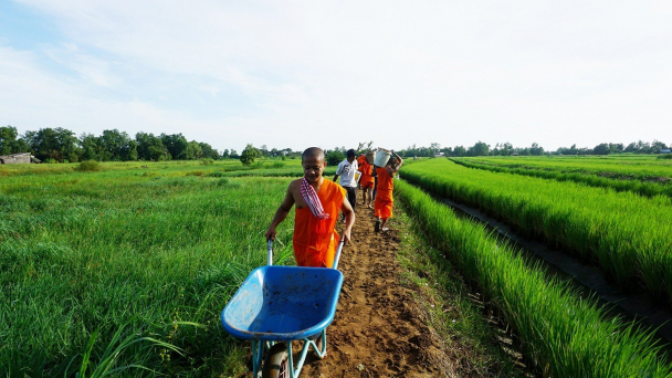 Đồng bào Khmer hiến đất làm đường không còn là chuyện hiếm