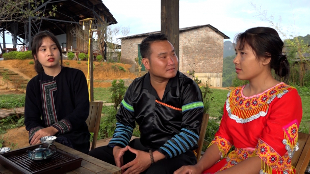 A Tủa làm du lịch