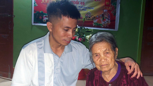 Tết về bên bếp mẹ: Đêm nay, Ngợi ở nhà với mẹ!