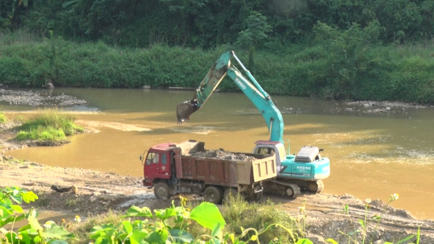 Nhiều vi phạm trong khai thác cát, sỏi ở Bắc Kạn