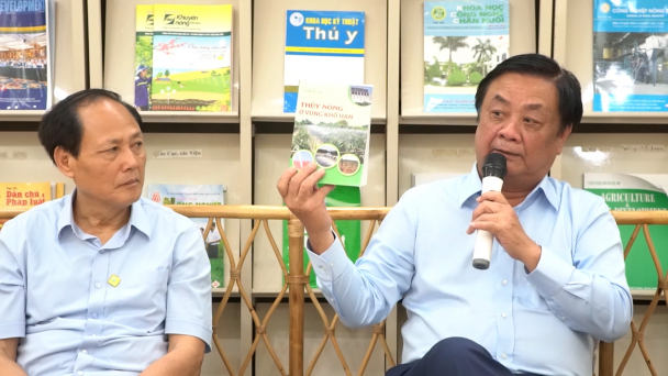 Bộ trưởng Lê Minh Hoan: 'Cần thêm nhiều sách hơn cho người nông dân'