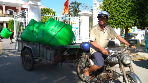 Cùng hướng về người dân vùng hạn mặn