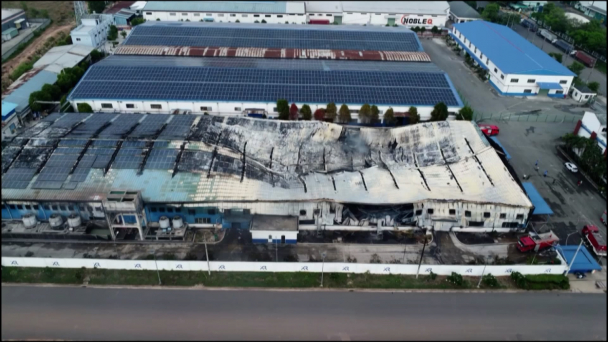 Cháy xưởng sản xuất rộng 1.000m2 trong khu công nghiệp, một người bỏng nặng