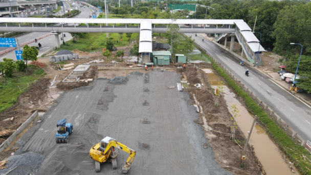 TP.HCM sắp hoàn thành cầu bộ hành tại các ga metro