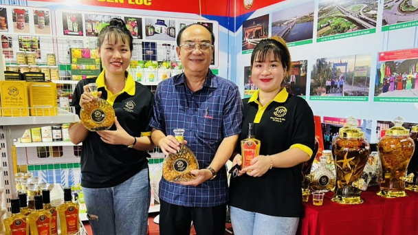 Hội chợ thương mại ‘Tự hào hàng Việt Nam’ thu hút 220 gian hàng