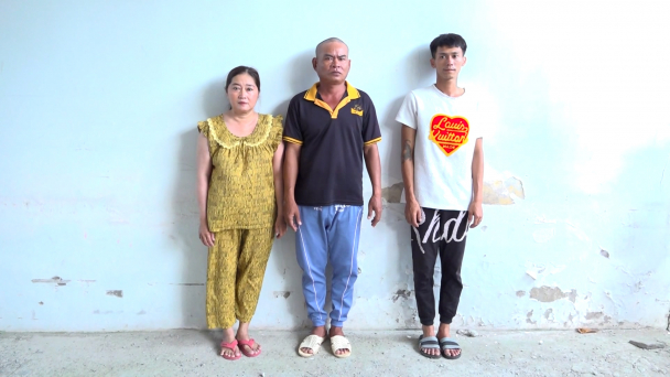 Bắt 3 nghi phạm chuyên đưa đón người vượt biên trái phép đi đánh bạc