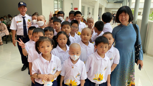 Lễ khai giảng đặc biệt của 40 bệnh nhi ung thư