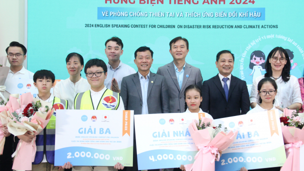 Trao giải cuộc thi hùng biện tiếng Anh về phòng, chống thiên tai