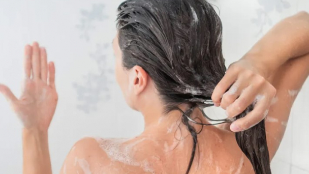 Những sai lầm phổ biến khi gội đầu dẫn đến tình trạng rụng tóc
