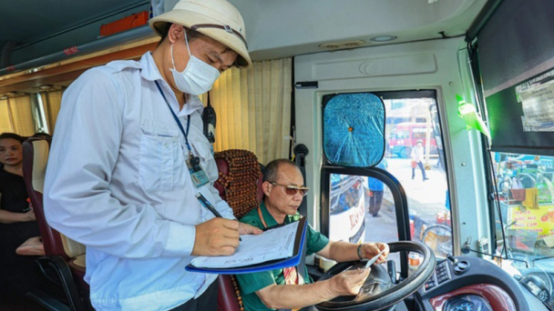 Tăng tuổi tối đa của người lái xe ô tô từ 1/1/2025
