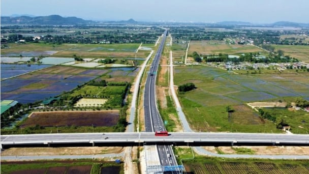 Cao tốc Diễn Châu - Bãi Vọt chính thức thu phí từ 5/1/2025