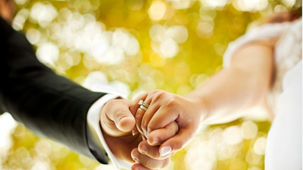 Làm sao để hiểu đúng về tình yêu và hôn nhân khi sóng gió gõ cửa?