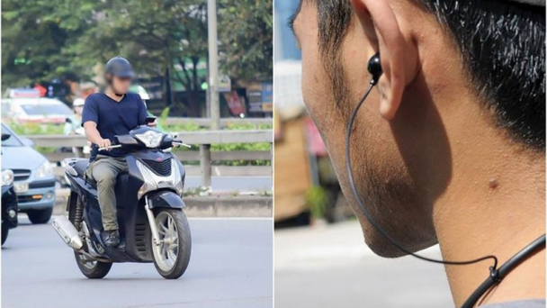 Người điều khiển xe máy đeo tai nghe bị xử phạt đến 1 triệu đồng