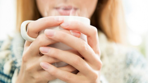 Lợi ích không ngờ của việc uống nước nóng