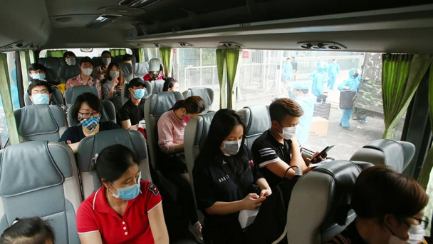 Từ 2025, người đi xe khách có thể bị phạt nếu có những hành vi này