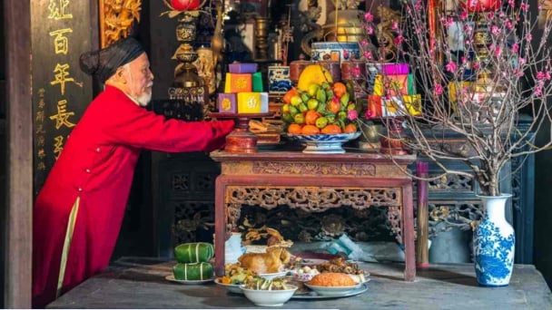 Văn khấn giao thừa trong nhà 2025 chuẩn theo nghi thức cổ truyền