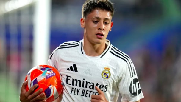 Real Madrid bám đuổi gắt gao Barcelona trong cuộc đua vô địch La Liga
