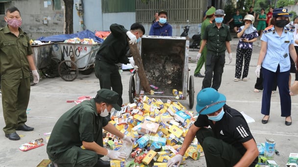 Đã tìm thấy chủ nhân hàng nghìn hộp thực phẩm vứt ở bãi rác