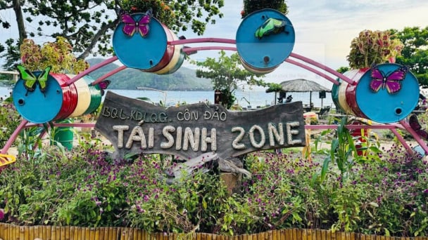 Nhân rộng mô hình quản lý và phân loại chất thải rắn: [Bài 2] Tái Sinh Zone - nơi truyền cảm hứng từ rác thải nhựa