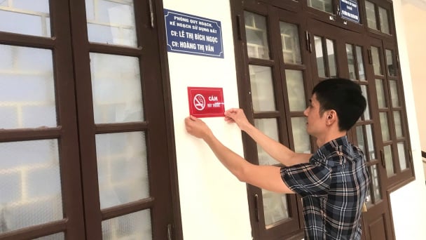 ‘Cuộc chiến’ với khói thuốc: Từ luật đến khát vọng